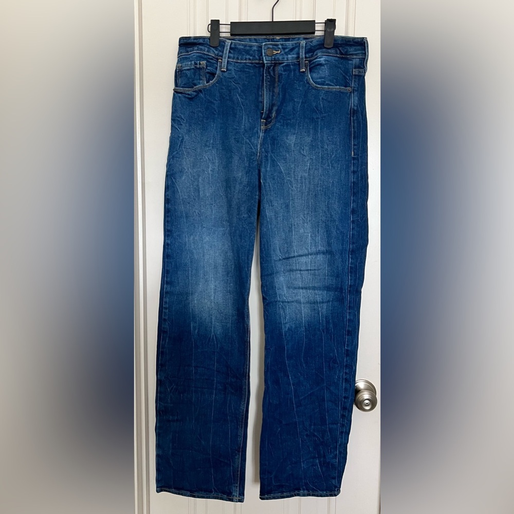 EUC Old Navy Relaxed Medium Wash Jeans with Natural Fading